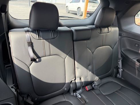 Used 2025 Honda Pilot TrailSport image 25
