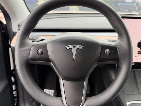 Used 2023 Tesla Model Y Long Range AWD/4WD image 35