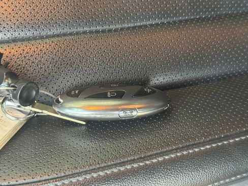 Used 2025 Hyundai Elantra Limited image 22