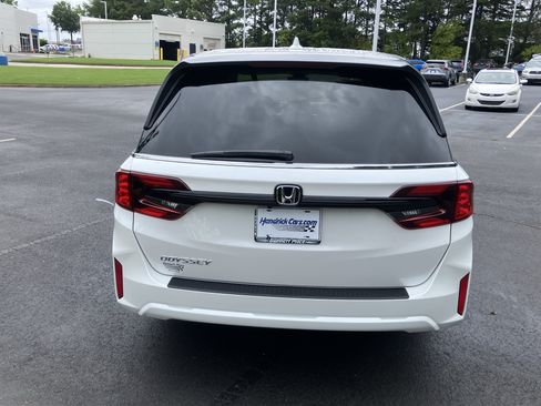 Certified 2026 Honda Odyssey EX-L image 9