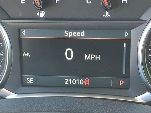 Used 2024 GMC Terrain SLT image 24