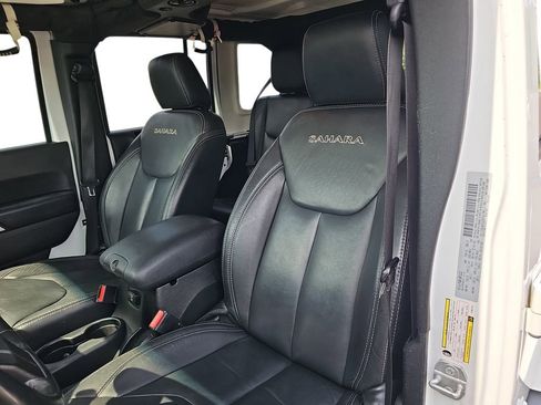 Used 2018 Jeep Wrangler Unlimited Sahara w/ Connectivity Group AWD/4WD image 15