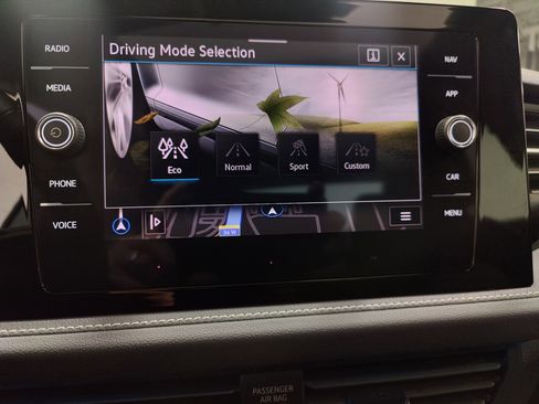 Used 2025 Volkswagen Jetta SEL image 23