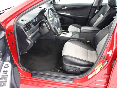 Used 2012 Toyota Camry SE FWD image 14