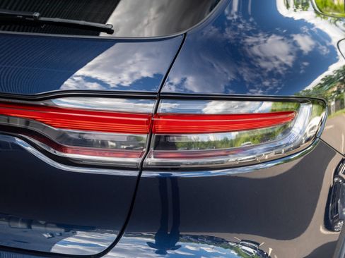 Certified 2023 Porsche Macan S AWD/4WD image 21
