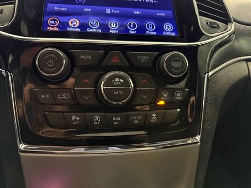 Used 2020 Jeep Grand Cherokee Limited image 19