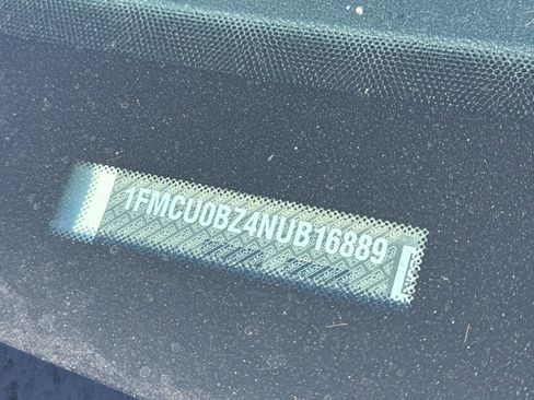 Certified 2022 Ford Escape SE FWD image 3