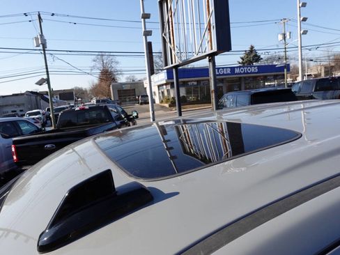 Used 2024 GMC Sierra 1500 Elevation w/ Elevation Premium Package image 8