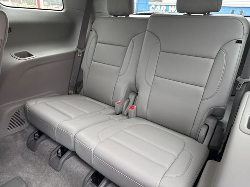 Used 2022 GMC Acadia SLT w/ Preferred Package image 29