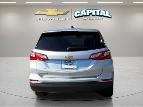Used 2021 Chevrolet Equinox LS w/ LS Convenience Package FWD image 4