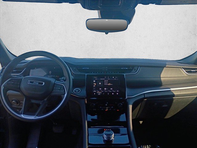 Used 2023 Jeep Grand Cherokee Altitude AWD/4WD image 17