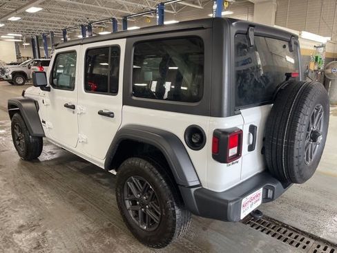 Used 2025 Jeep Wrangler Sport S image 4