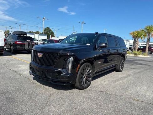 Used 2025 Cadillac Escalade ESV V AWD/4WD image 7