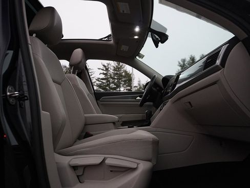 Used 2021 Volkswagen Atlas SE w/ Panoramic Sunroof Package image 35