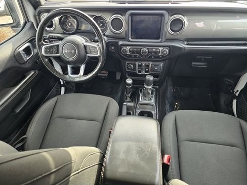 Used 2020 Jeep Wrangler Unlimited Sahara image 34