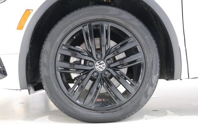Used 2022 Volkswagen Tiguan SE R-Line FWD image 9