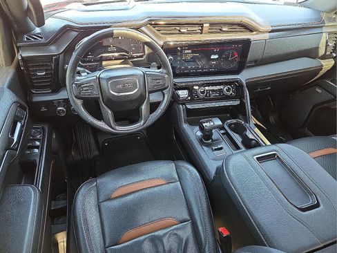 Certified 2022 GMC Sierra 1500 AT4 w/ AT4 Premium Package image 11