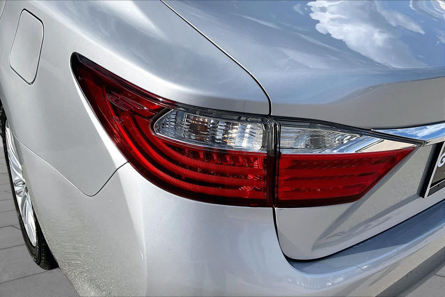 Used 2014 Lexus ES 350 w/ Luxury Package FWD image 29