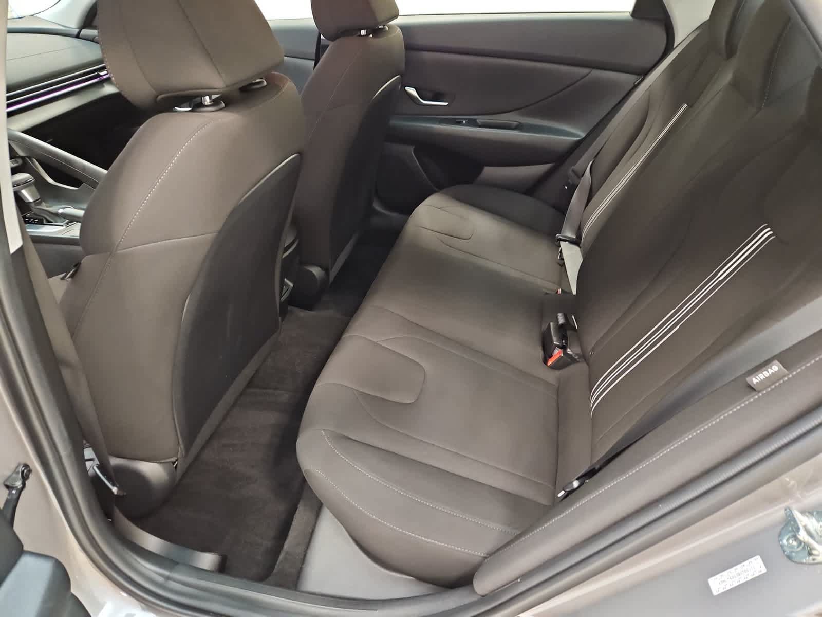 Used 2024 Hyundai Elantra SEL FWD image 19
