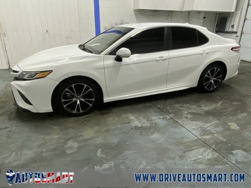 Used 2020 Toyota Camry SE image 6