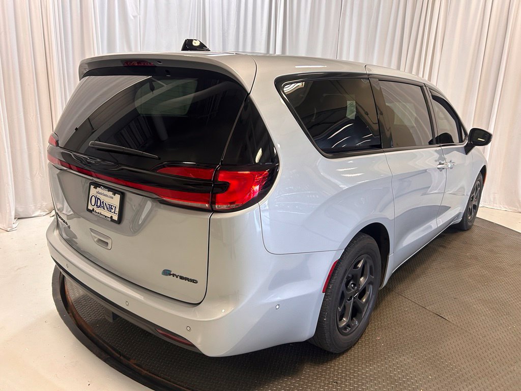 Used 2023 Chrysler Pacifica Touring-L w/ Uconnect Theater Family Group FWD image 30