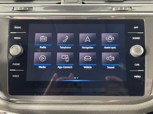 Used 2024 Volkswagen Tiguan SE AWD/4WD image 18