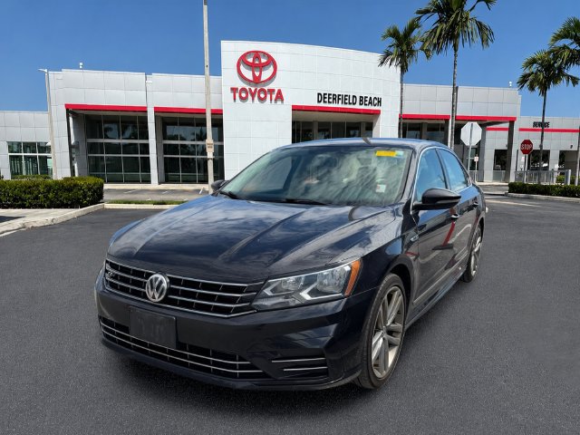 Used 2017 Volkswagen Passat 1.8T R-Line FWD image 3