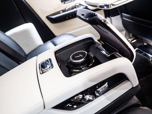 Used 2019 Rolls-Royce Phantom Sedan RWD image 56