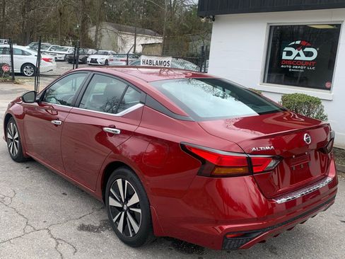 Used 2022 Nissan Altima 2.5 SV w/ SV Premium Package image 6