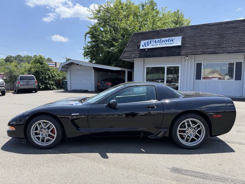 Used 2004 Chevrolet Corvette Z06 w/ Memory Package RWD image 5