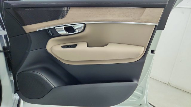 New 2026 Volvo XC90 T8 Plus w/ Protection Package Premier AWD/4WD image 40