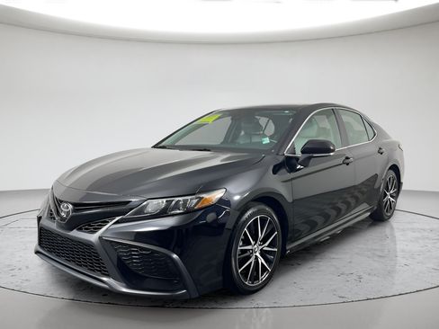 Used 2023 Toyota Camry SE AWD/4WD image 1