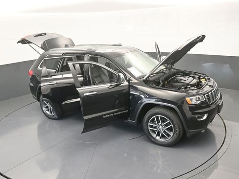 Used 2018 Jeep Grand Cherokee Limited image 74