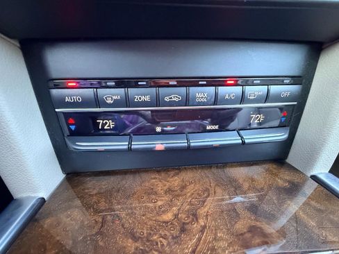 Used 2016 Mercedes-Benz E 350 Sedan image 25