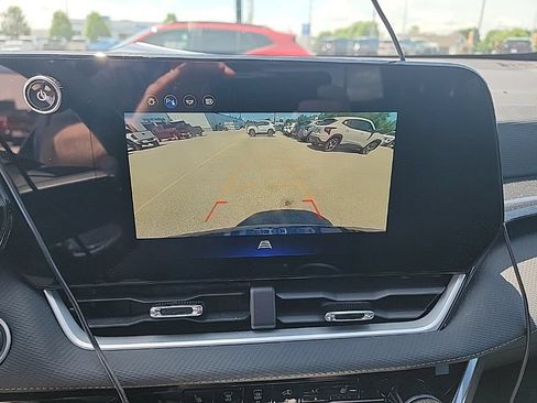 Used 2025 Chevrolet Equinox LT AWD/4WD image 29