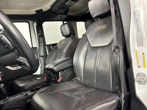 Used 2017 Jeep Wrangler Unlimited Sahara w/ Mopar Chrome Edition Group AWD/4WD image 15