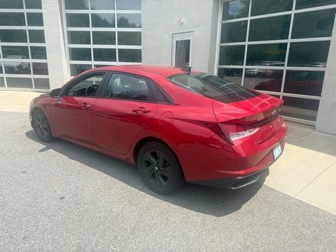 Used 2021 Hyundai Elantra SEL FWD image 2