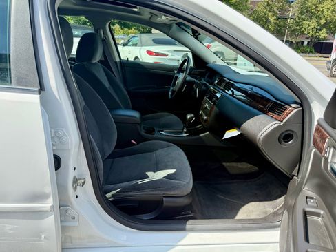 Used 2014 Chevrolet Impala LT w/ LT Sunroof Package image 24