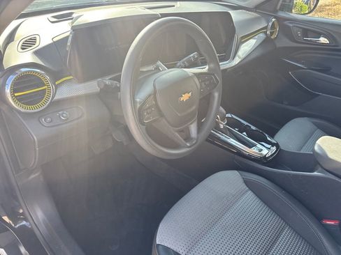 Used 2024 Chevrolet Trax LT image 5