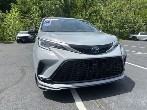 Certified 2023 Toyota Sienna XSE FWD image 11