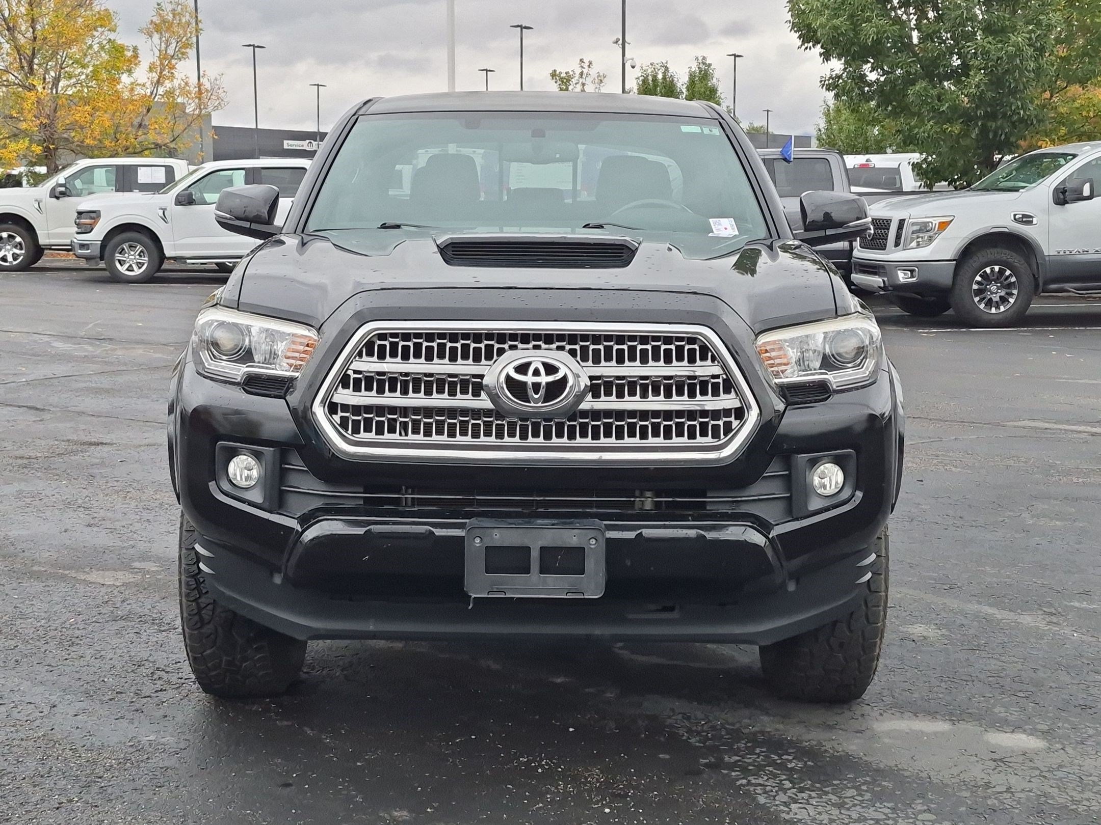 Used 2017 Toyota Tacoma TRD Sport w/ Tow Package (A/T) AWD/4WD image 11
