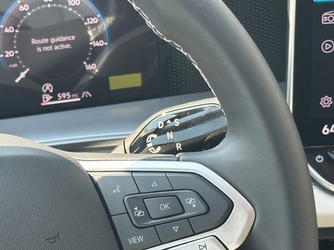 New 2025 Volkswagen Tiguan SE image 12