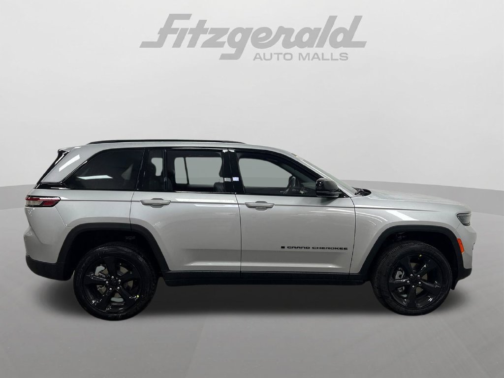 New 2025 Jeep Grand Cherokee Altitude RWD image 4
