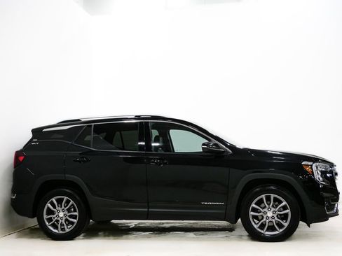 Used 2023 GMC Terrain SLT image 4