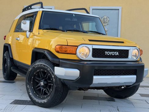 Used 2010 Toyota FJ Cruiser 4WD image 1