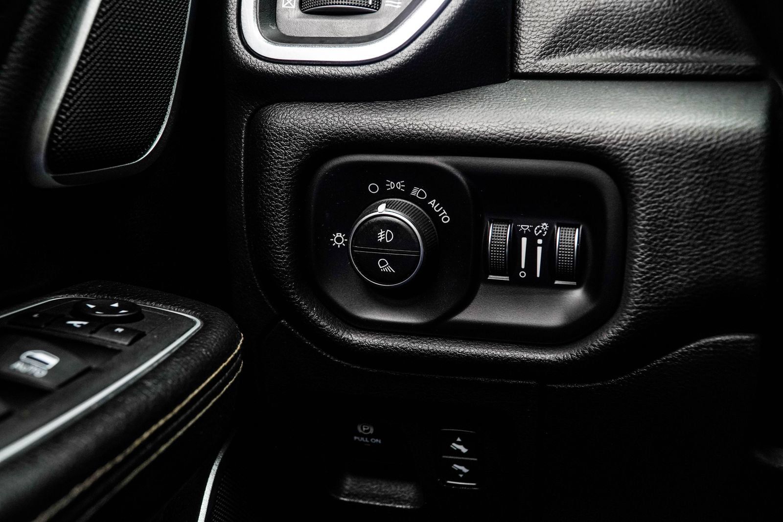 Used 2023 RAM 1500 Laramie AWD/4WD image 32