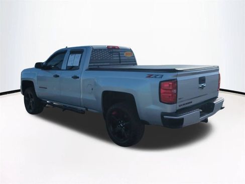 Used 2018 Chevrolet Silverado 1500 LT w/ Redline Edition AWD/4WD image 7