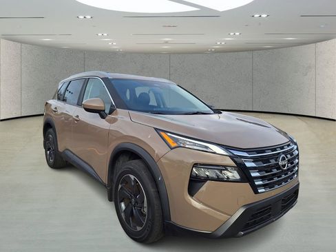 Used 2025 Nissan Rogue SV w/ SV Premium Package image 6