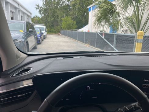 Used 2025 Buick Encore GX Preferred image 44