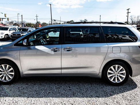 Used 2015 Toyota Sienna Limited Premium w/ Advanced Technology Package image 24